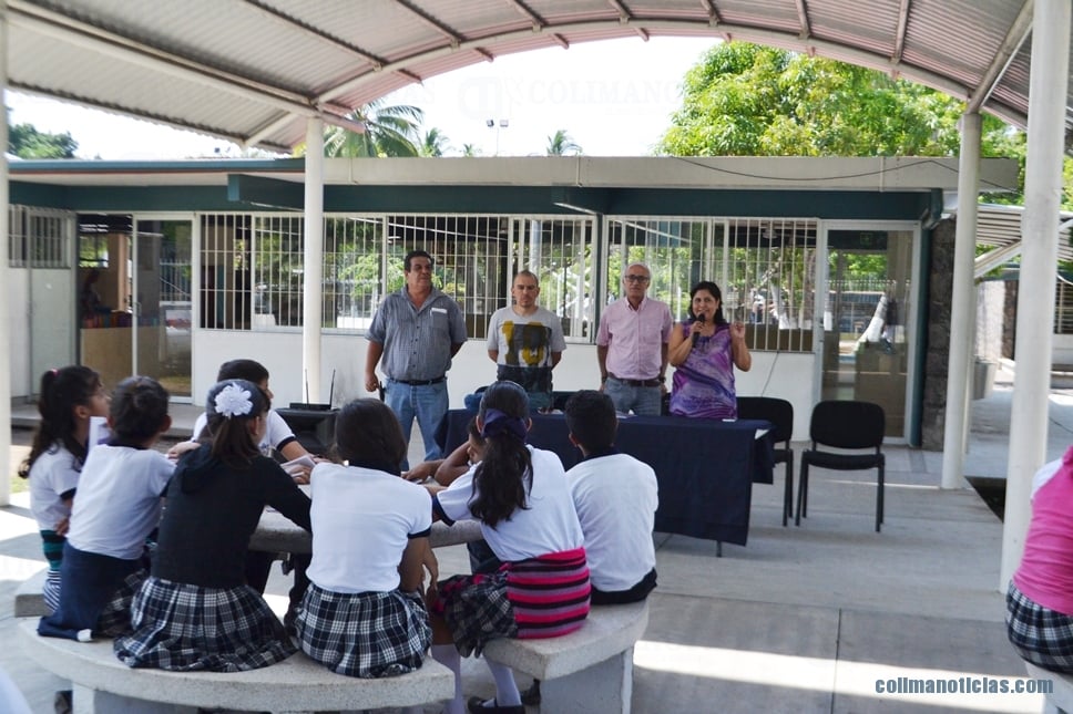 Los escritores Francisco Hinojosa y Juan Carlos Quezadas ofrecieron charla literaria en la Secundaria Manuel Sandoval Vallarta (1)