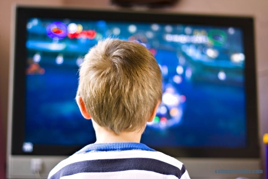 NIÑO TELEVISOR