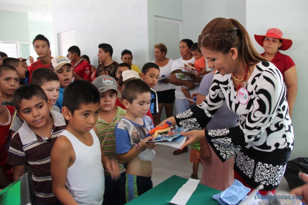 entrega colima apoyo alumnos