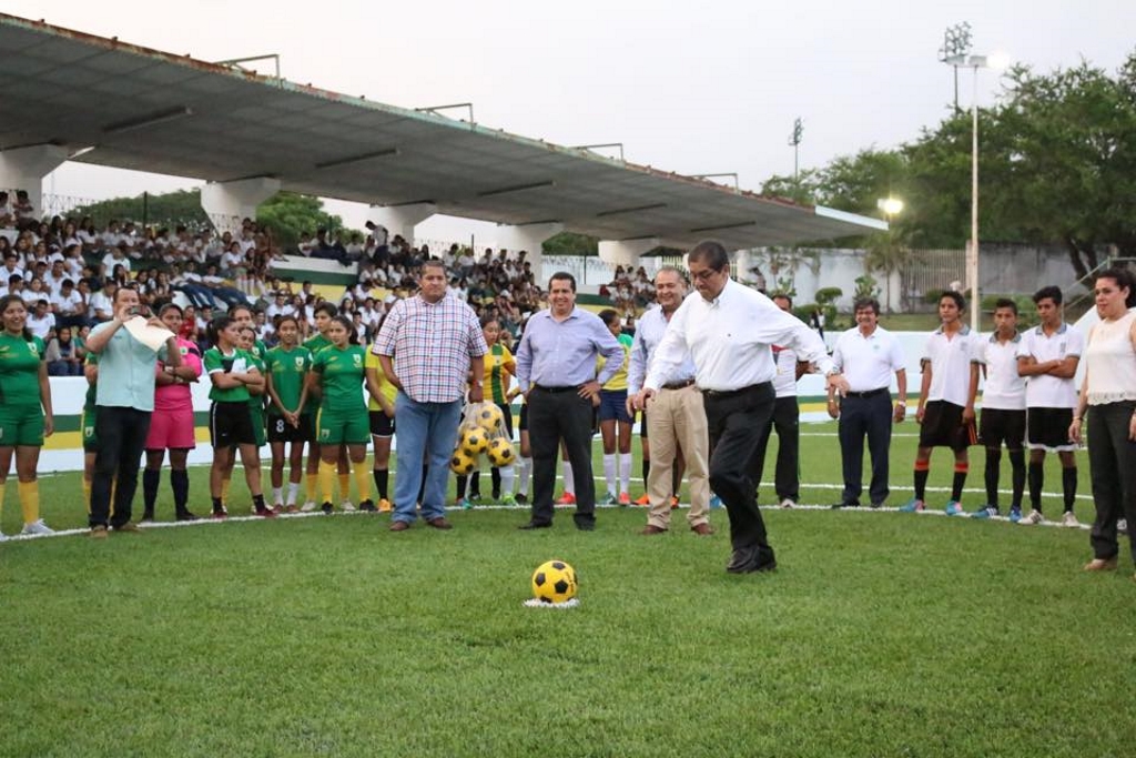 0126.OCTUBRE.2015_Inaugura Rector cancha de Futbol Rápido