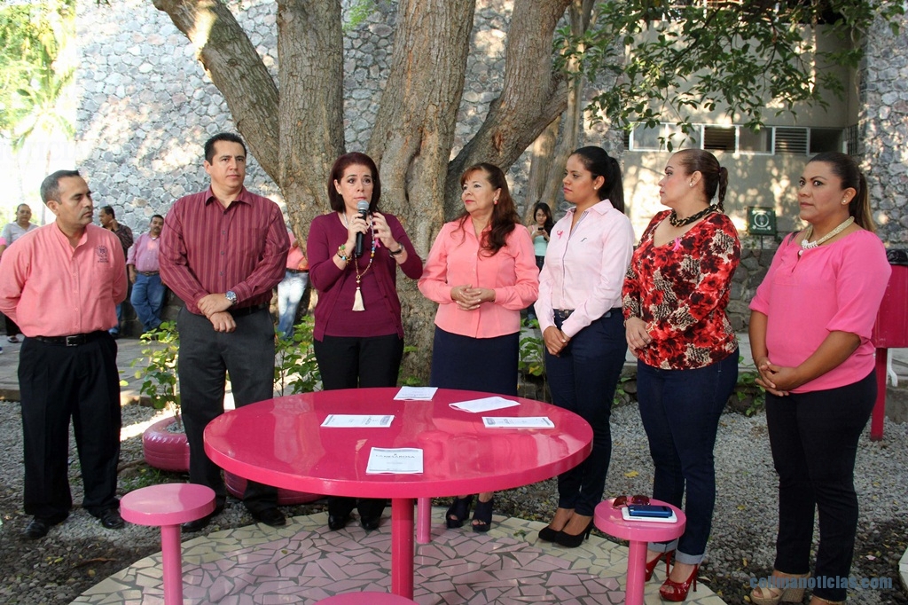 Inauguran Mesa Rosa en Fac. de Trabajo Social