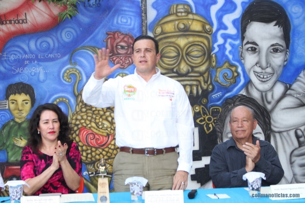 SNTE entregó apoyo económico de escuela primaria de Manzanillo