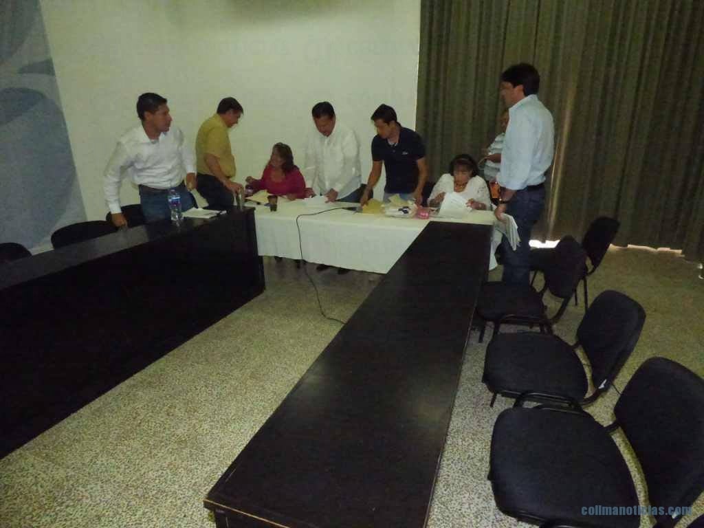 convocan a suplentes a sesión de cabildo en Tecomán