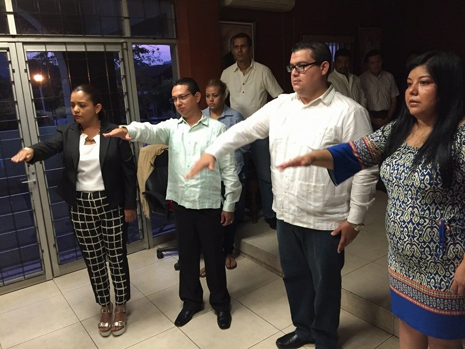 funcionarios de armeria