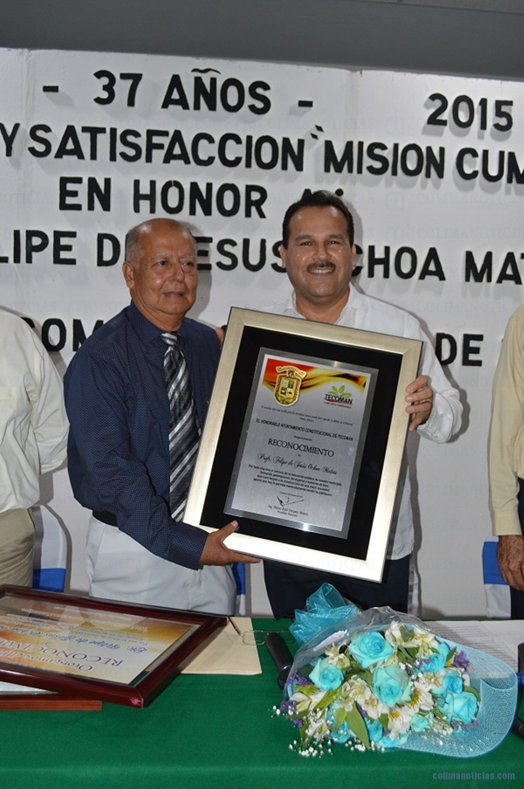 jubilan al profesor Ochoa Matías