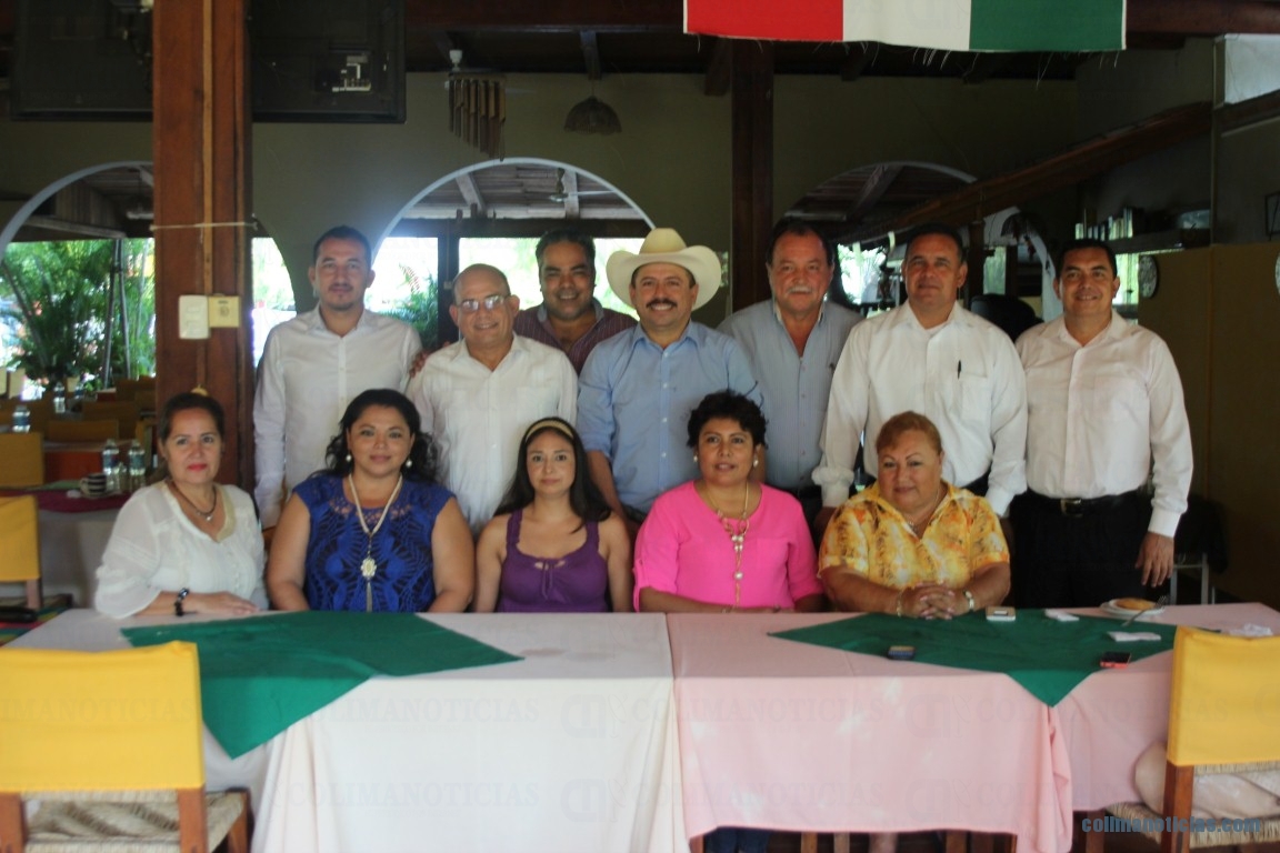 lupillo con regidores (Medium)