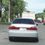 menor en ventana de auto