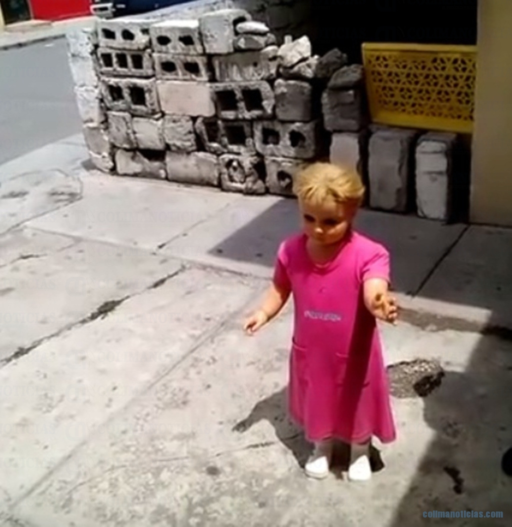 video de muñeca que camina