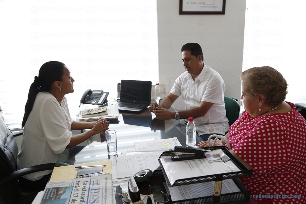 Firma Ayuntamiento de Manzanillo convenio de colaboración con la CDHEC