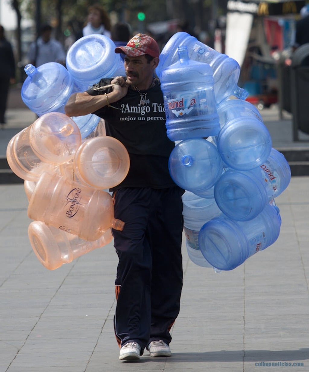 Hombre_Garrafones_Agua-1