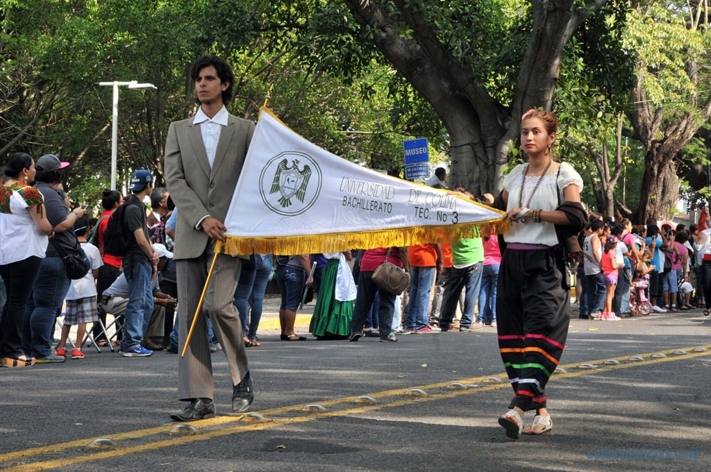 Participa UdeC en Desfile del 20 de Noviembre_b