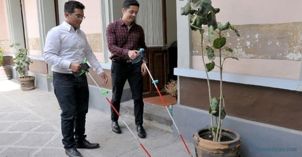 Universitarios de la BUAP crean bastón inteligente para invidentes