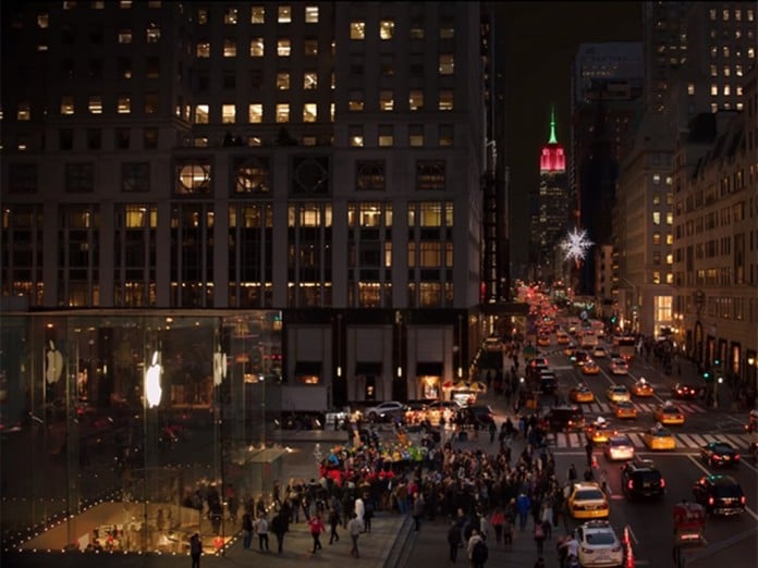 Microsoft lleva un mensaje especial a la tienda de Apple por Navidad