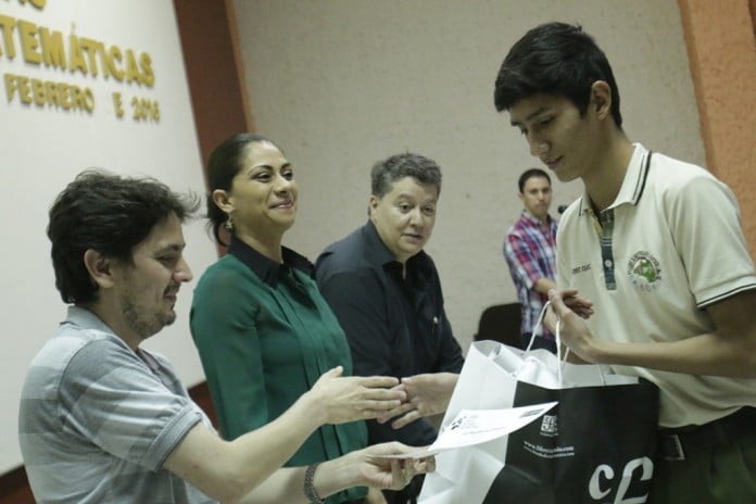 Concurso de Física y Mat, 2do lugar Buno Gutiérrez