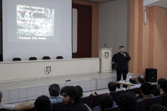 Expone científico utilidad de la ciencia