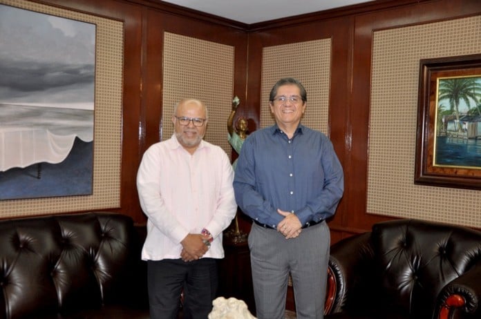 Secretario de Educación Óscar Javier Hernández Rosas y Rector Eduardo Hernández