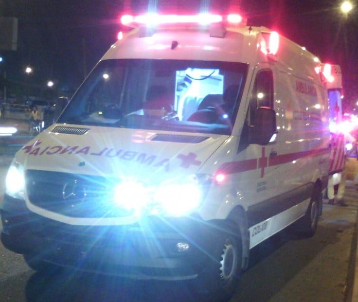 ambulancia cruz roja-noche