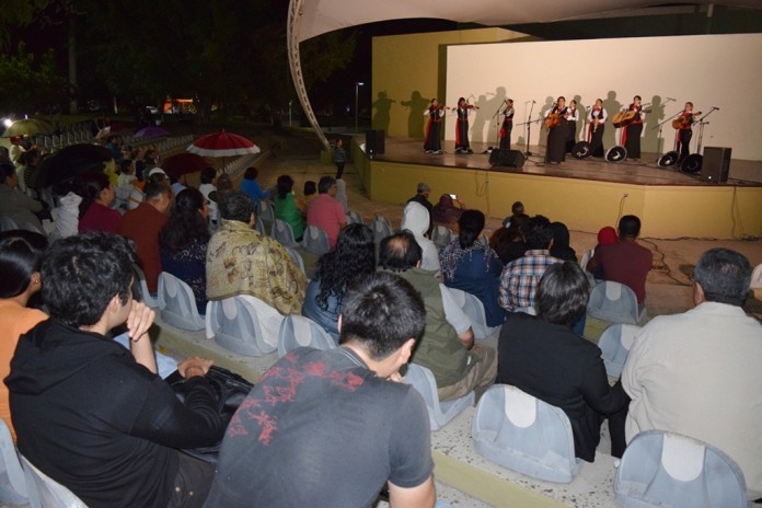 Mariachi Femenil Reinas de Colima participó en Noches de Café