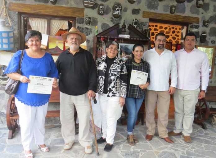 Premiación del 3er. concurso pictórico -La crucifixión de Jesús- en La Casa de los Monos (4)