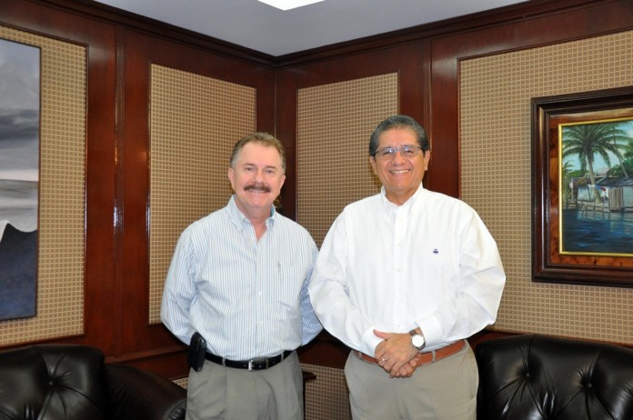 Vicente Reyna, secretario del Trabajo en Colima y el rector