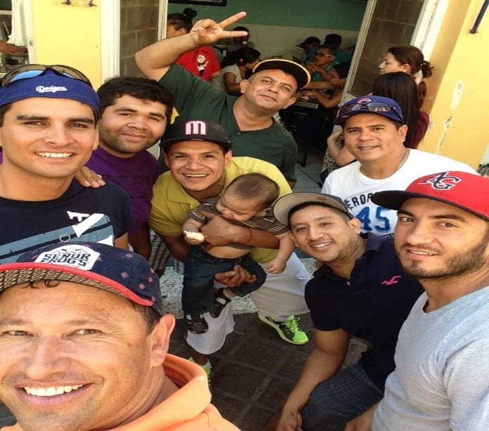 0127.ABRIL.2016_Loros Egresados