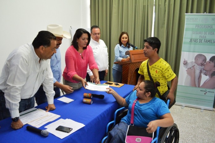 AGRADECEN APOYOS DE LA SEDESOL EN TECOMAN