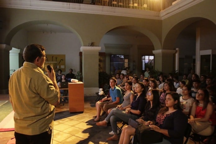 Conferencia de Jorge Zurroza sobre los perros colimotes