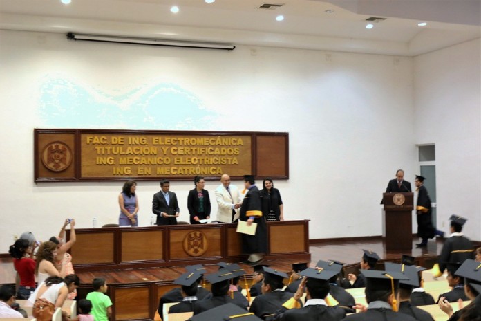 Entrega de títulos y certificados, FIE Manzanilo