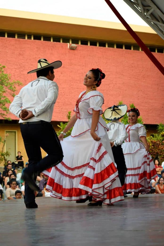 387bailarines celebraron el Día Internacional de la Danza