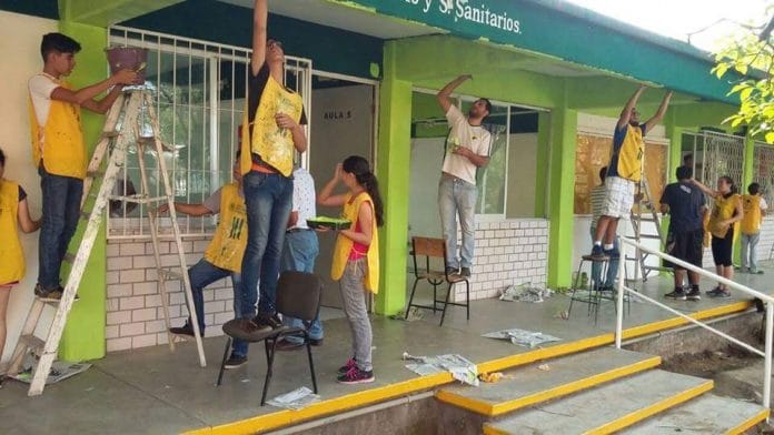 Alumnos y docentes rehabilitan áreas del bachillerato 25 de Comala