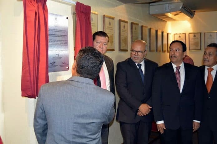 Congreso local develó placa Profr. Gregorio Torres Quintero
