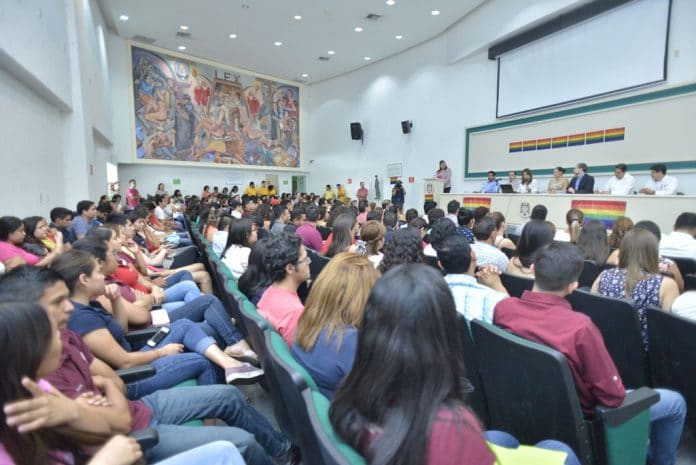 Panel sobre derechos del grupo LGBTTTI
