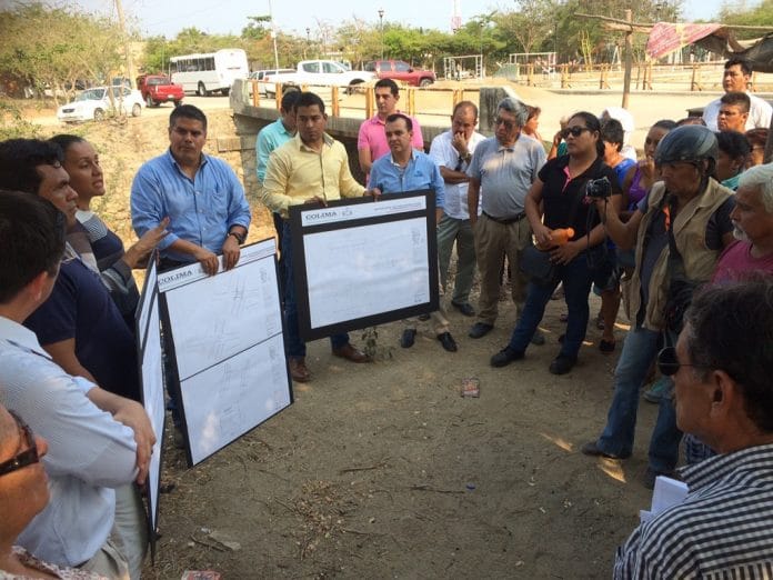 Resuelve Benavides construcción del puente en Vista del Mar