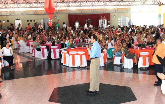 festejo del Día de las Madres del Sindicato de Trabajadores