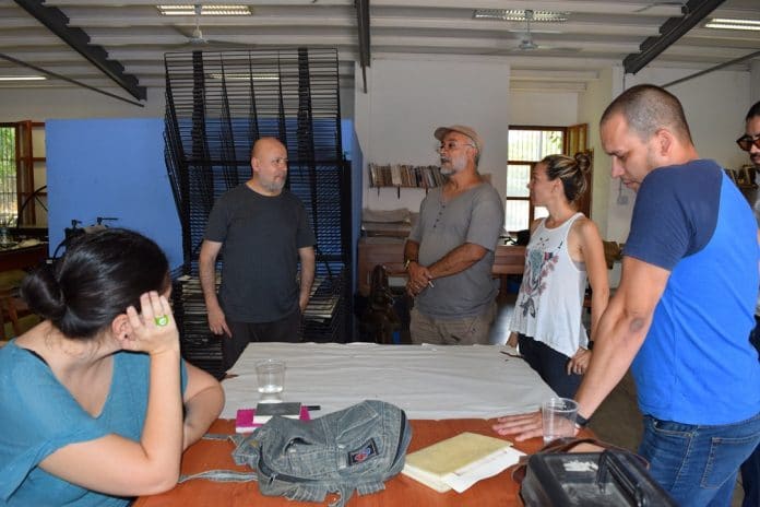 El artista mexicano Miguel Castro Leñero inició taller de grabado en La Parota (1)