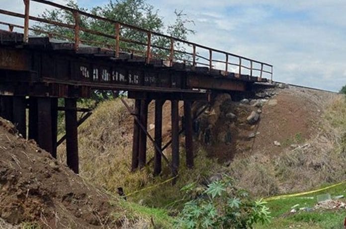 Hallan cadáver debajo de puente