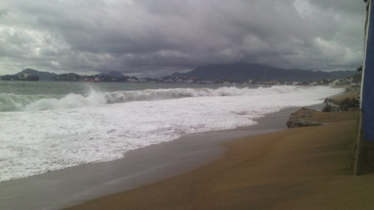 Cierran Playas de Armería, Tecomán y Manzanillo ante la proximidad de “Simón”