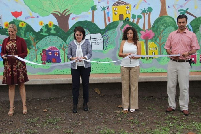 Inaugura CEDEFU primer mural de inclusión