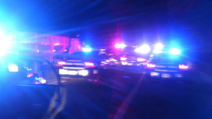 Localizan cadáver con impactos en la carretera Manzanillo-Cihuatlán