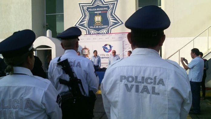 entregan uniformes villa