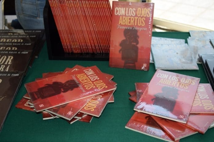 libro -Con los ojos abiertos-