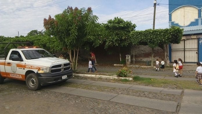 Evacúan a más de 100 alumnos de jardín de niños por enjambre de abejas