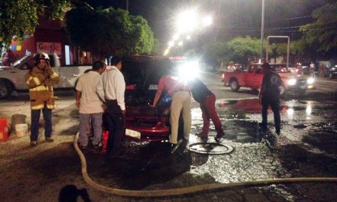 IncendioCocheTecoman09190816