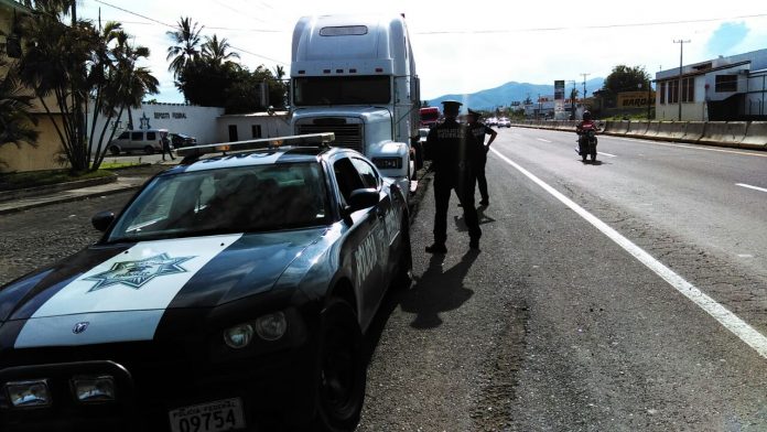 Policía Federal recupera camión robado1