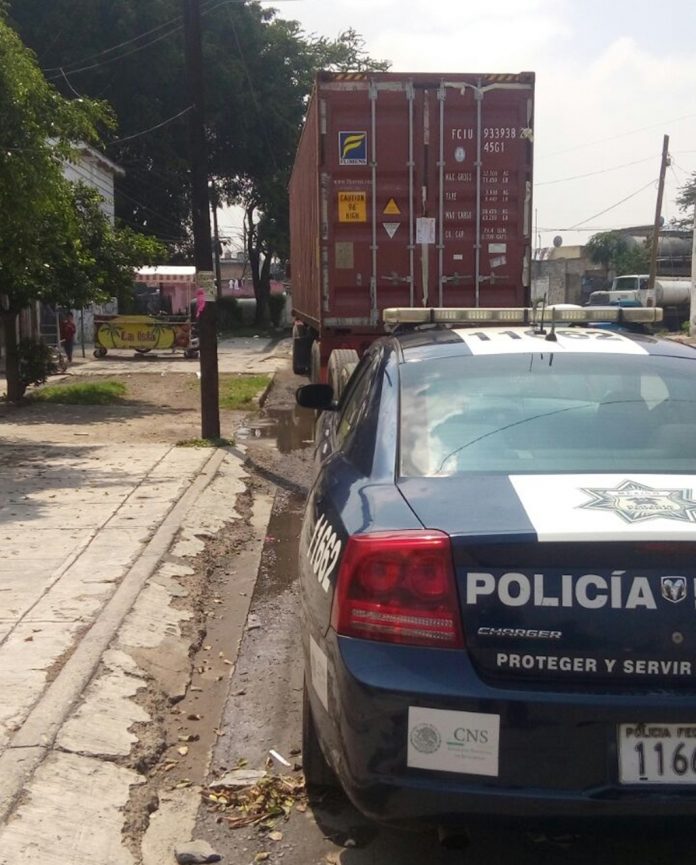 Policía Federal recupera en Jalisco camión presuntamente robado en Colima2