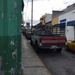 estacionado en amarillo