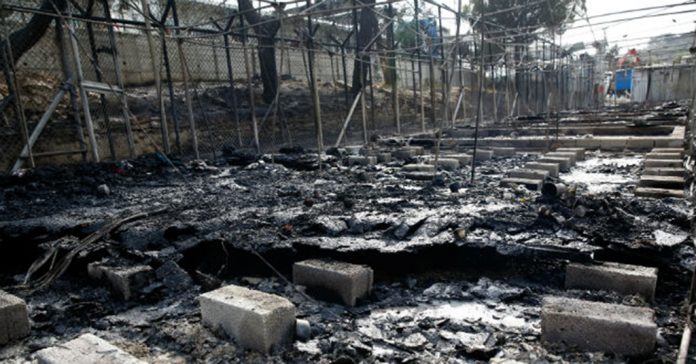 desalojan-a-miles-por-incendio-en-campo-de-refugiados-en-grecia