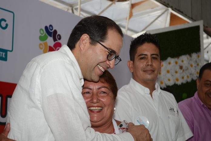premia-gobernador-a-ganadores-del-concurso-cocinando-sano