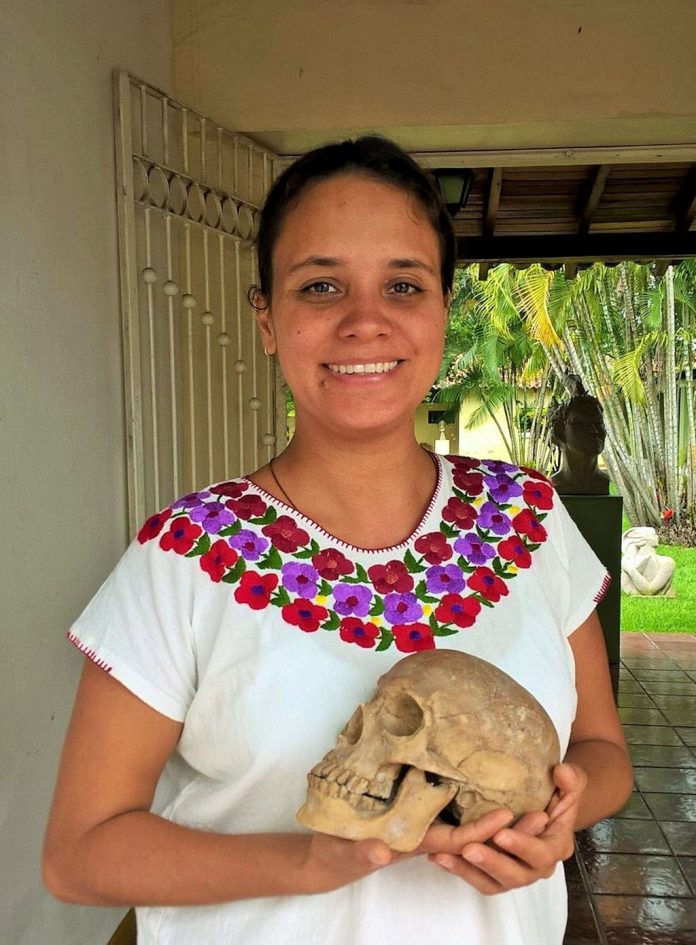 profesora-de-artes-nayeli-fernandez-degante