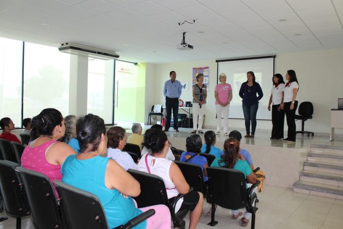 dictan-taller-sobre-linfedema-de-cancer-de-mama-a-mujeres-tecomenses